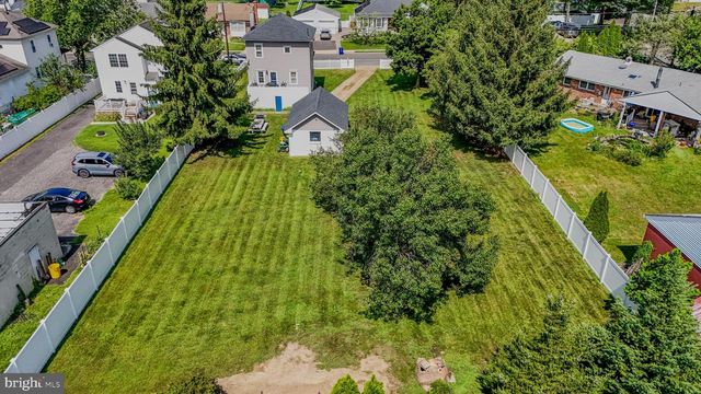 36 COUNTY AVE, Maple Shade, NJ 08052