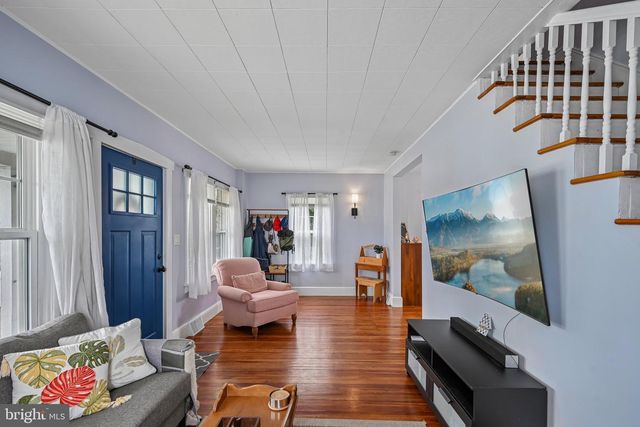 36 COUNTY AVE, Maple Shade, NJ 08052