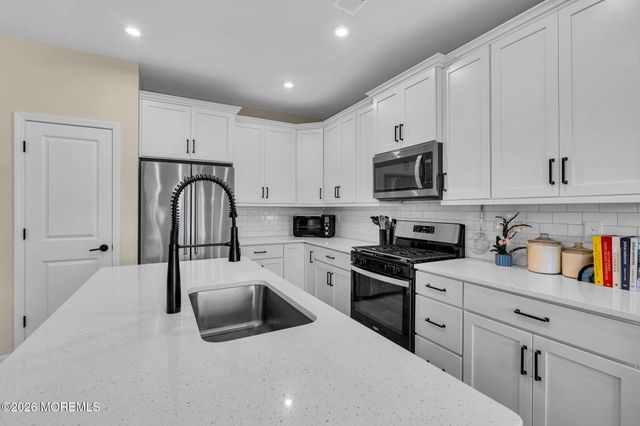 6 Chapel Lane, Wall, NJ 07753