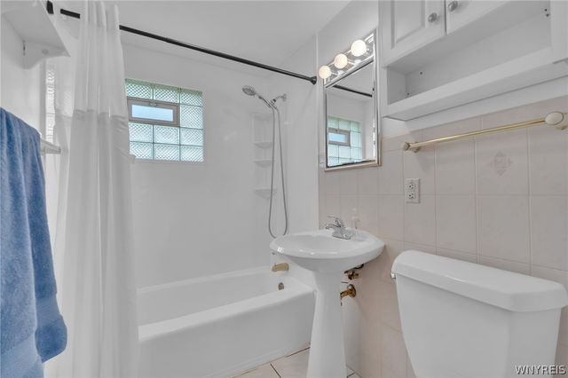 208 Bennington Road, Amherst, NY 14226