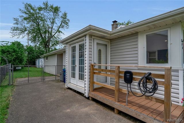 208 Bennington Road, Amherst, NY 14226