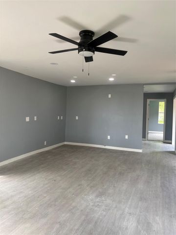 115 Bay Street N, Texas City, TX 77590