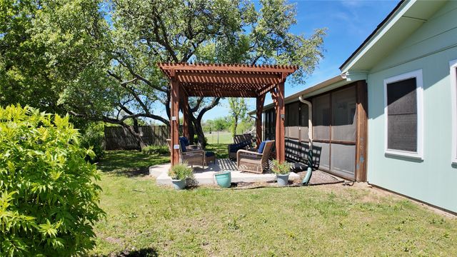 1301 N Reilley Street N, Goldthwaite, TX 76844