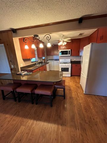 1301 N Reilley Street N, Goldthwaite, TX 76844