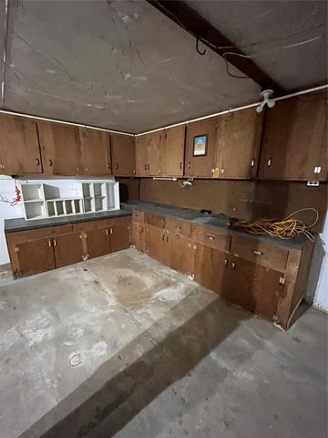 1301 N Reilley Street N, Goldthwaite, TX 76844