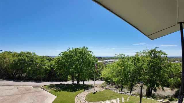 1301 N Reilley Street N, Goldthwaite, TX 76844