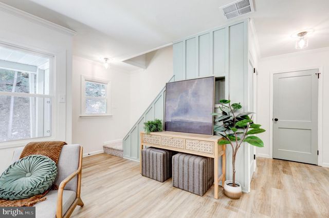 8407 HULL DR, Glenside, PA 19038