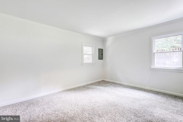 8407 HULL DR, Glenside, PA 19038