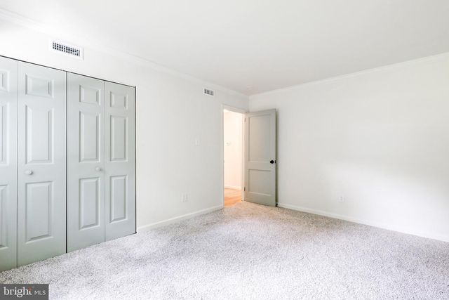 8407 HULL DR, Glenside, PA 19038