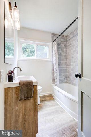 8407 HULL DR, Glenside, PA 19038