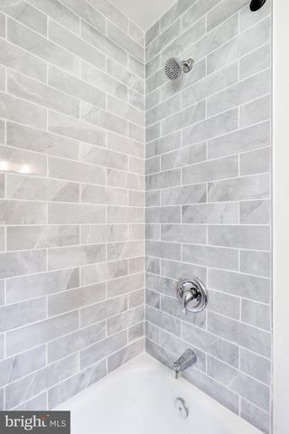 8407 HULL DR, Glenside, PA 19038