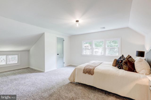 8407 HULL DR, Glenside, PA 19038