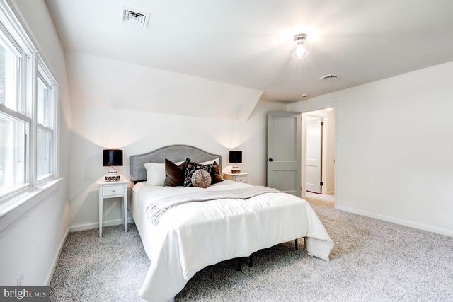 8407 HULL DR, Glenside, PA 19038