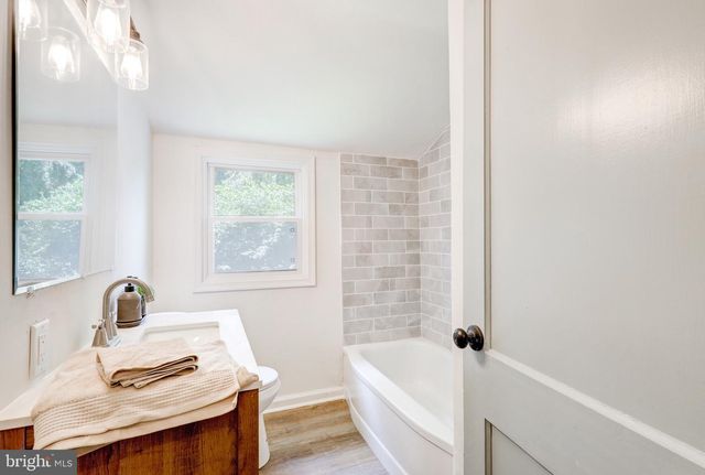 8407 HULL DR, Glenside, PA 19038