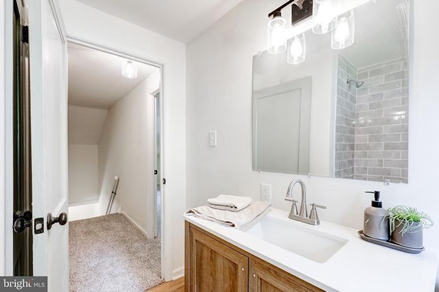 8407 HULL DR, Glenside, PA 19038