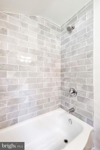 8407 HULL DR, Glenside, PA 19038