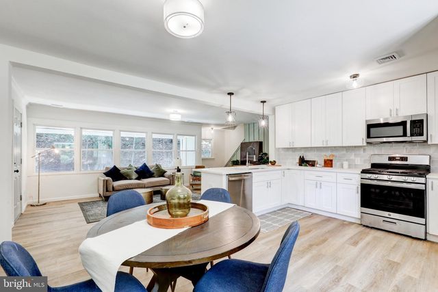 8407 HULL DR, Glenside, PA 19038