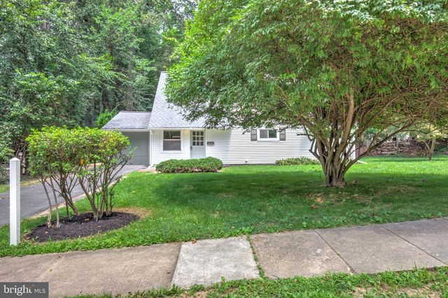 8407 HULL DR, Glenside, PA 19038