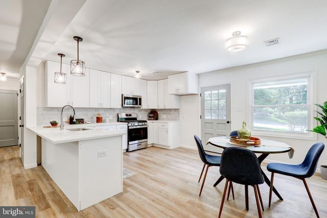 8407 HULL DR, Glenside, PA 19038