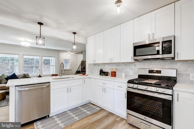 8407 HULL DR, Glenside, PA 19038