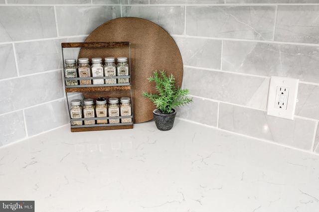 8407 HULL DR, Glenside, PA 19038