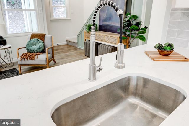 8407 HULL DR, Glenside, PA 19038