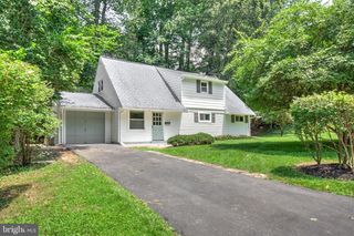 8407 HULL DR, Glenside, PA 19038