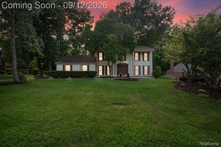 2196 Willow Leaf Drive, Rochester Hills, MI 48309