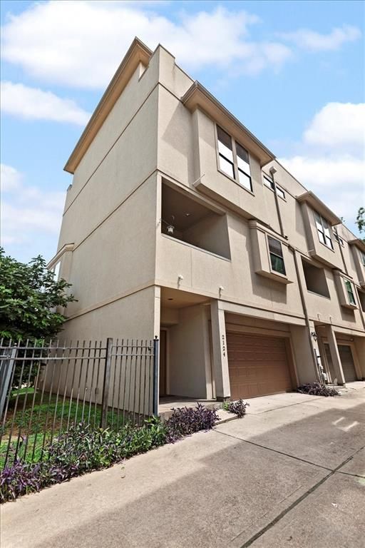 2124 Holman Street, Houston, TX 77004