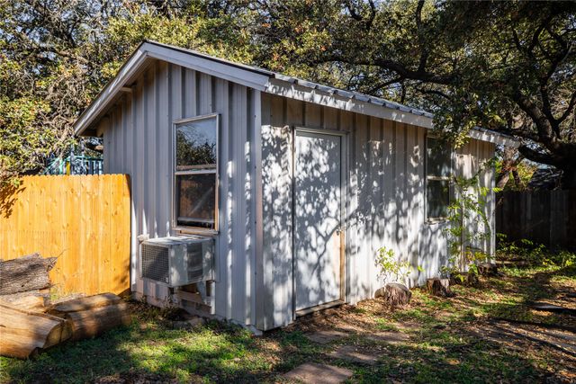 3914 Austin Avenue, Brownwood, TX 76801