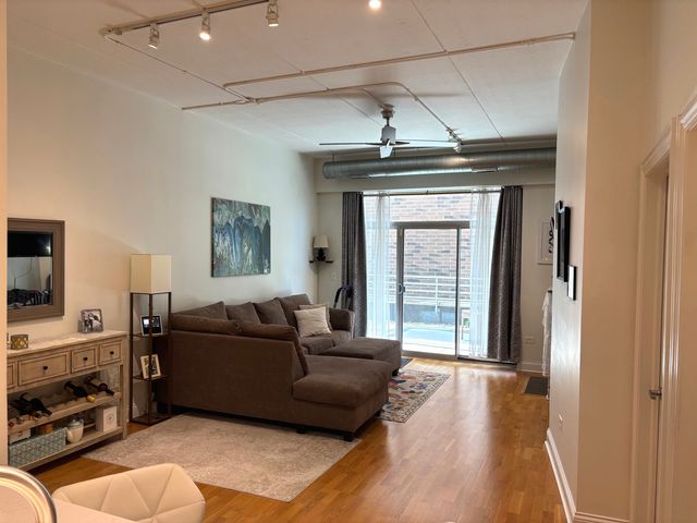 4814 N Clark Street 204S, Chicago, IL 60640