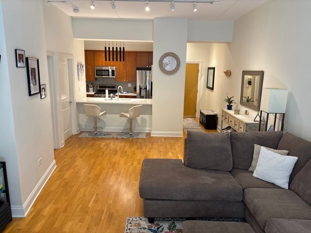 4814 N Clark Street 204S, Chicago, IL 60640