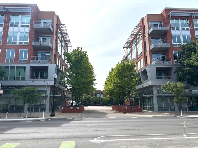 4814 N Clark Street 204S, Chicago, IL 60640