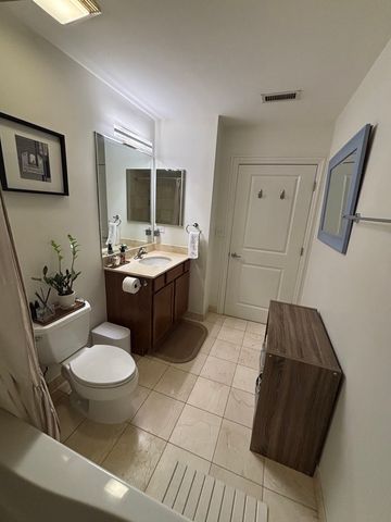 4814 N Clark Street 204S, Chicago, IL 60640