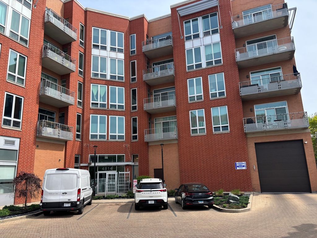 4814 N Clark Street 204S, Chicago, IL 60640