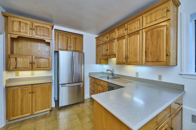 100 Sewall Ave 5, Brookline, MA 02446