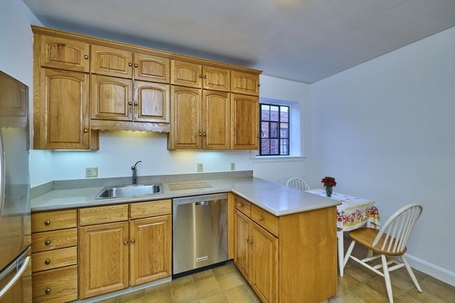 100 Sewall Ave 5, Brookline, MA 02446