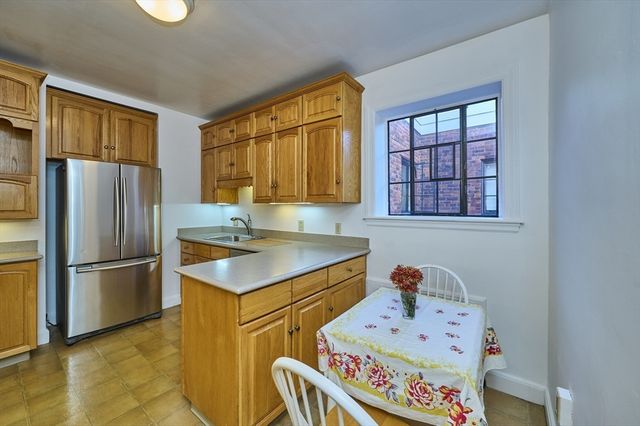 100 Sewall Ave 5, Brookline, MA 02446