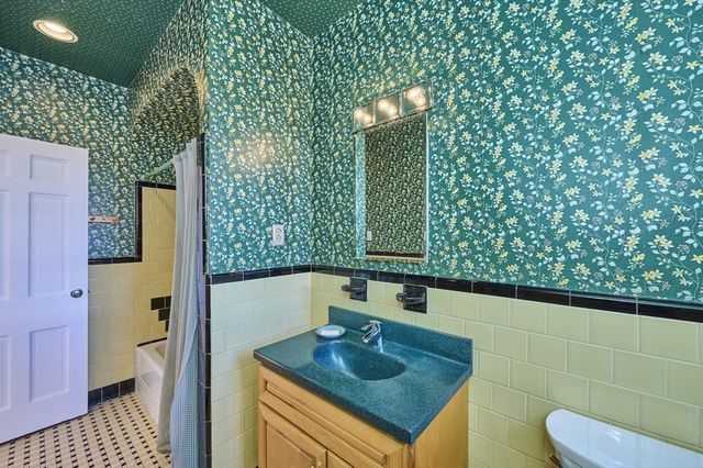 100 Sewall Ave 5, Brookline, MA 02446