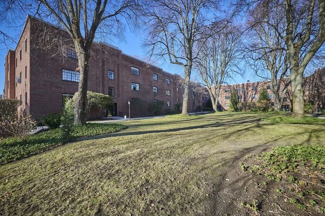 100 Sewall Ave 5, Brookline, MA 02446