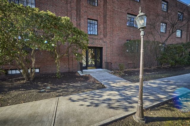100 Sewall Ave 5, Brookline, MA 02446