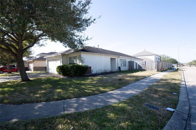 8202 Radial Court, Rosharon, TX 77583