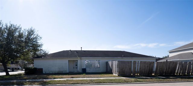 8202 Radial Court, Rosharon, TX 77583