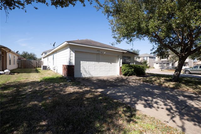 8202 Radial Court, Rosharon, TX 77583