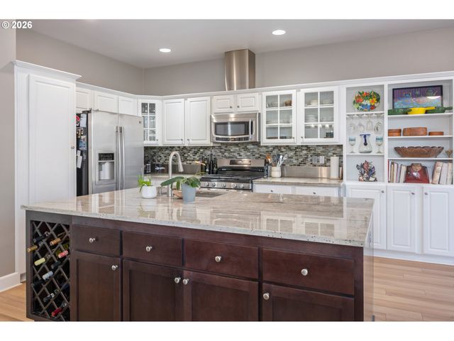 1915 HEITZMAN Way, Eugene, OR 97402