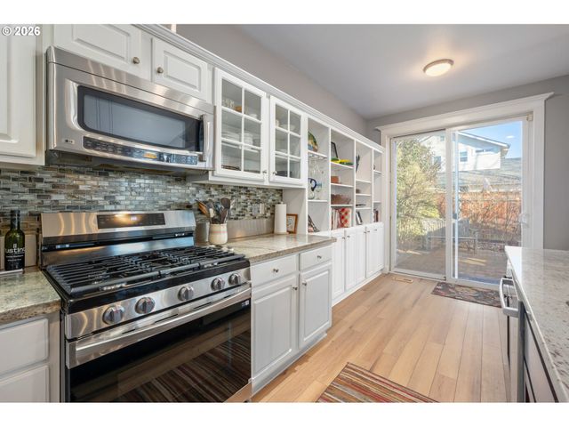 1915 HEITZMAN Way, Eugene, OR 97402