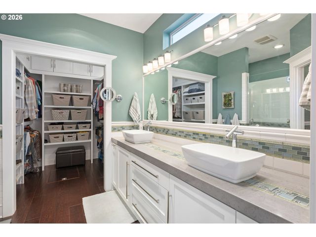 1915 HEITZMAN Way, Eugene, OR 97402