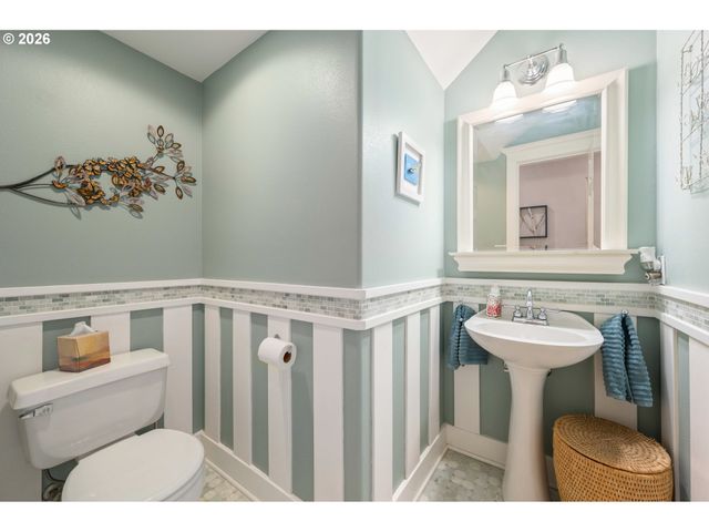 1915 HEITZMAN Way, Eugene, OR 97402