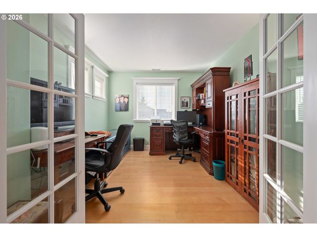 1915 HEITZMAN Way, Eugene, OR 97402