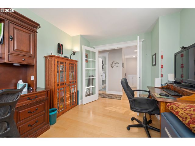 1915 HEITZMAN Way, Eugene, OR 97402